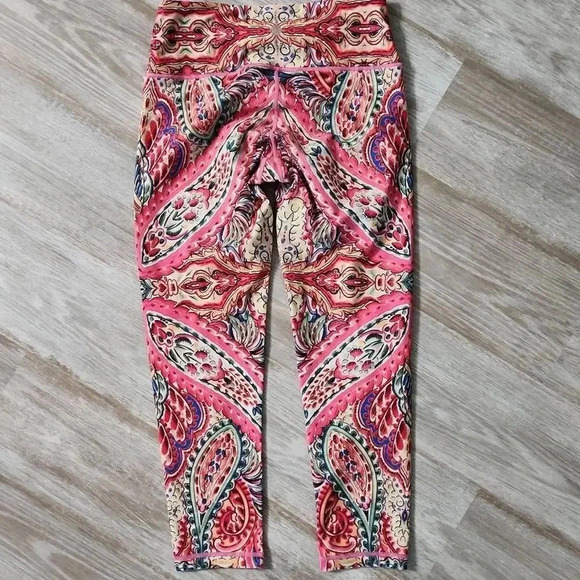 Nanette Lepore Cropped Paisley Workout Leggings - Picture 7 of 11